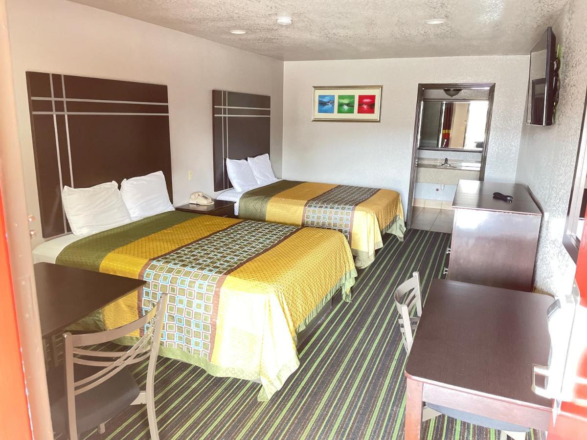 Regency Inn - Ченълвю Екстериор снимка